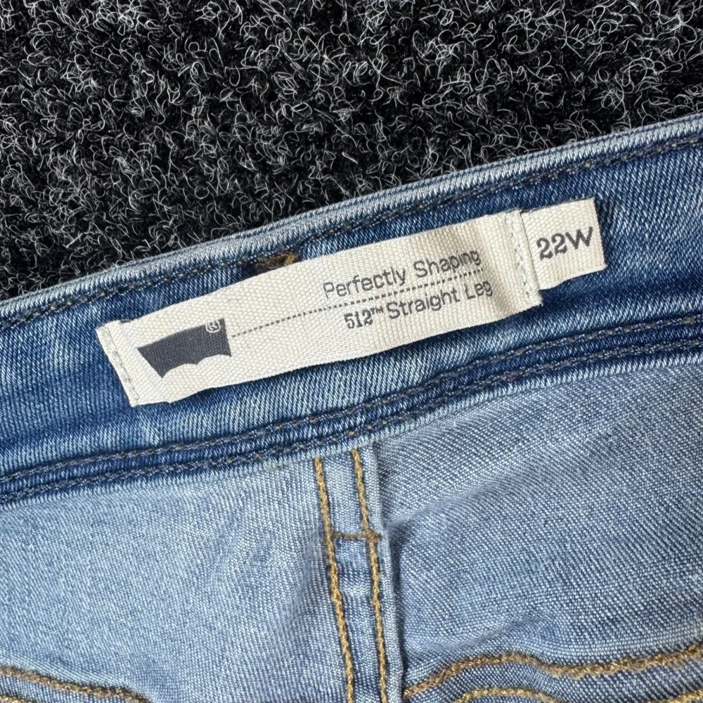 Levis 512 Perfectly Shaping Straight Leg Jeans Light Wash Plus Size 22W Stretch